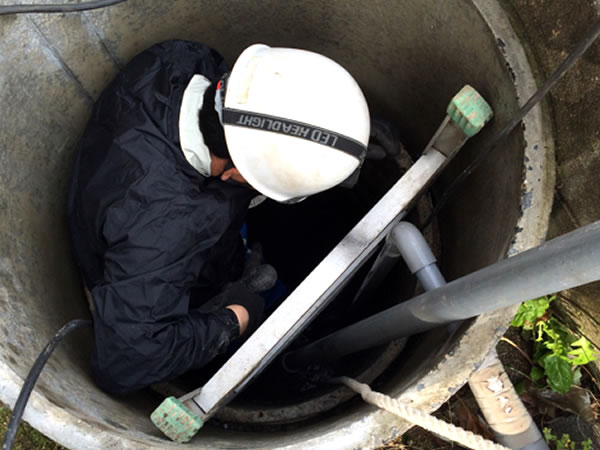 井戸清掃中【2016年3月31日】